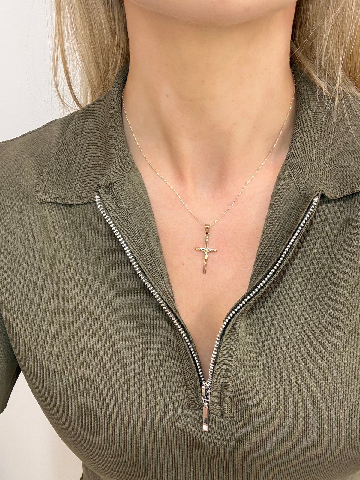 9ct Gold Crucifix Necklace