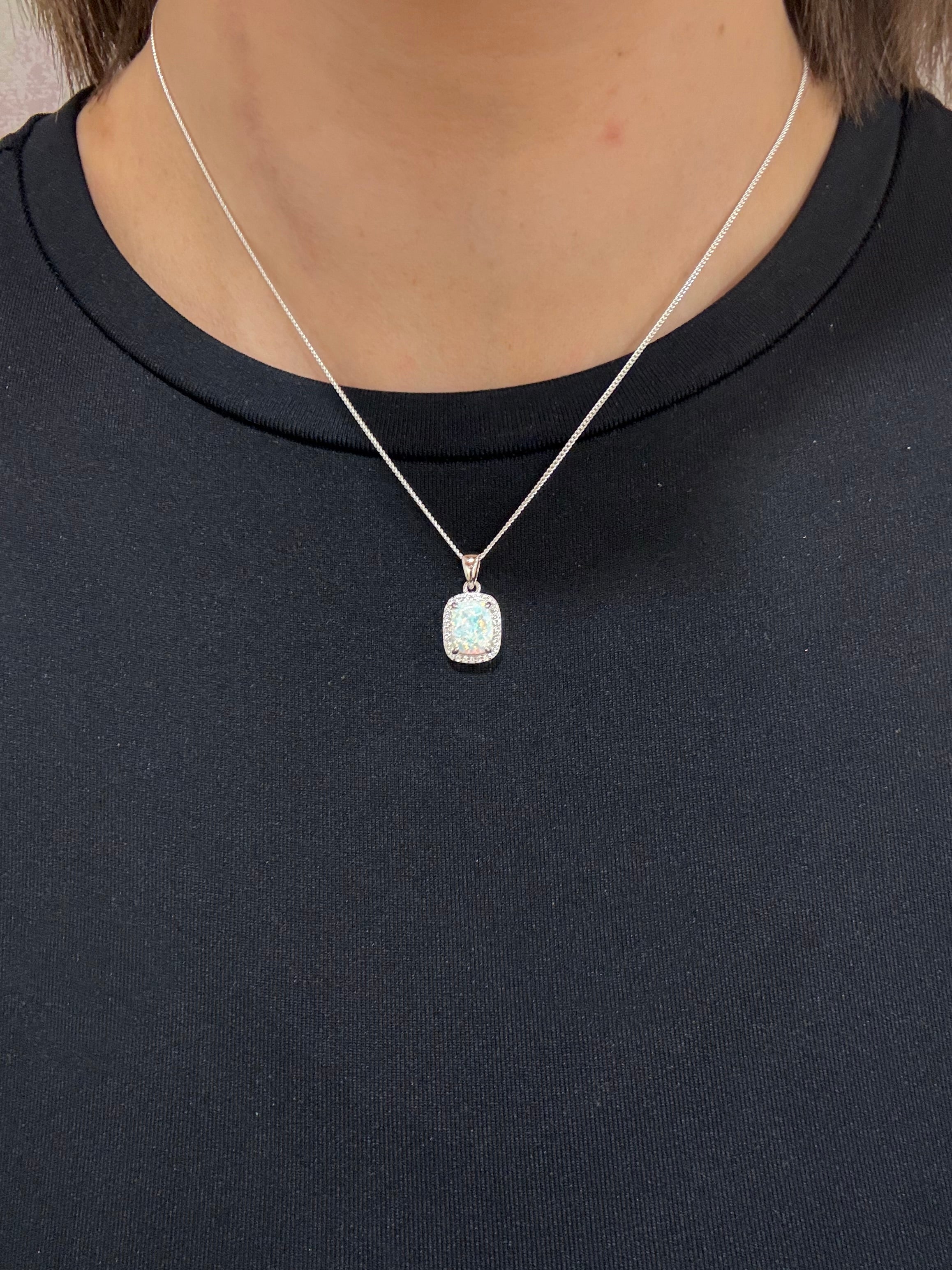 Daley Pendant