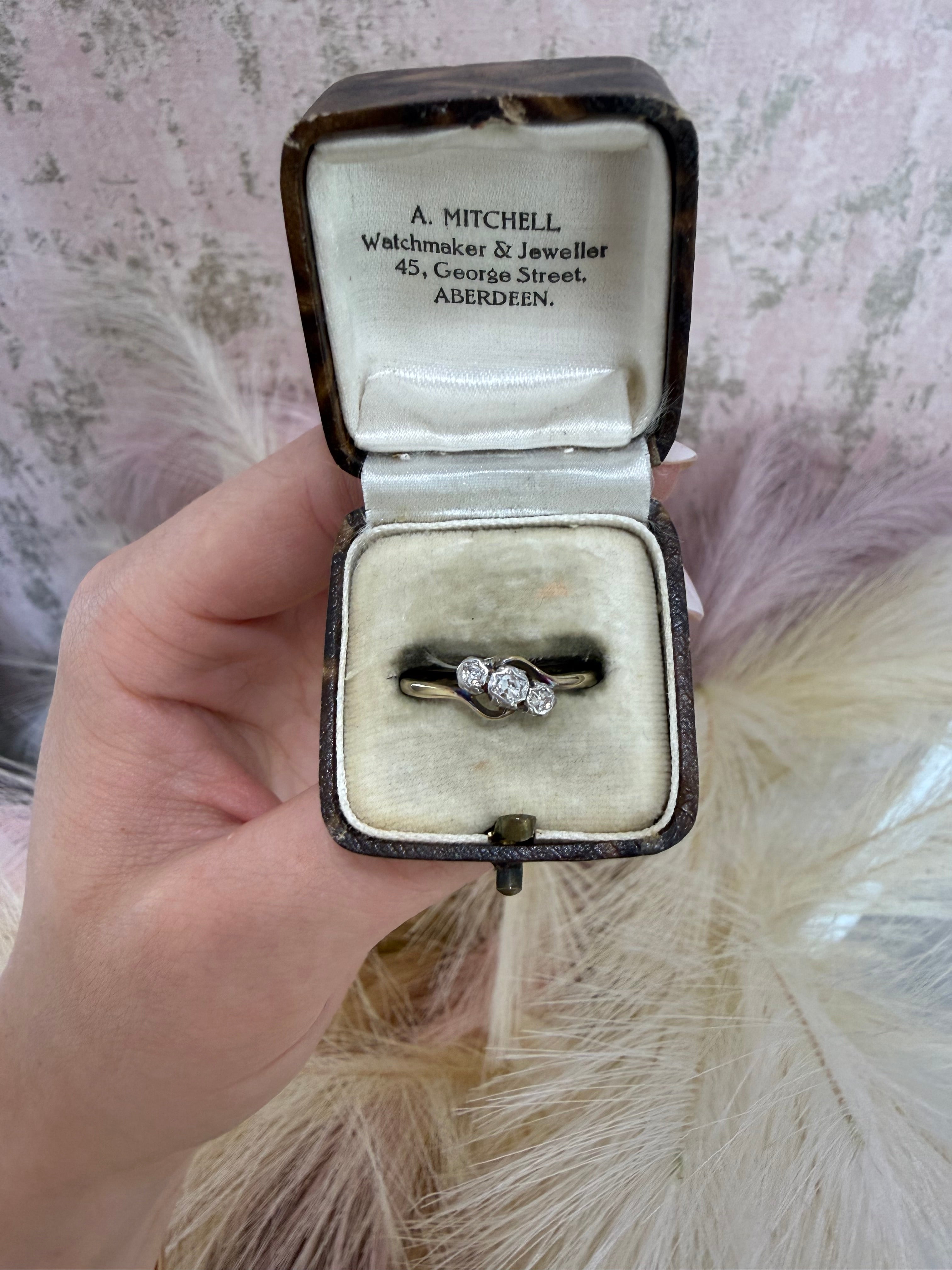 9ct Gold Antique Diamond Crossover Ring