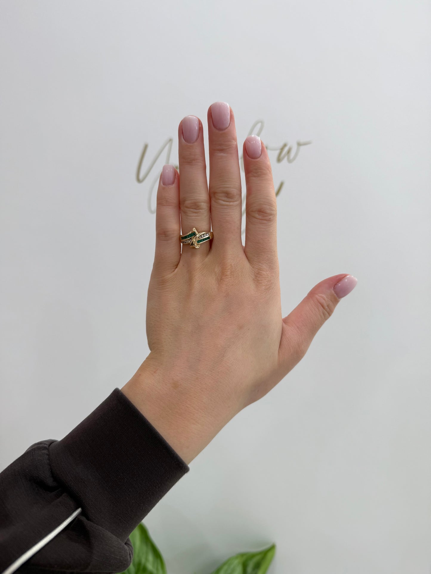 9ct Gold Emerald & Diamond Ribbon Ring