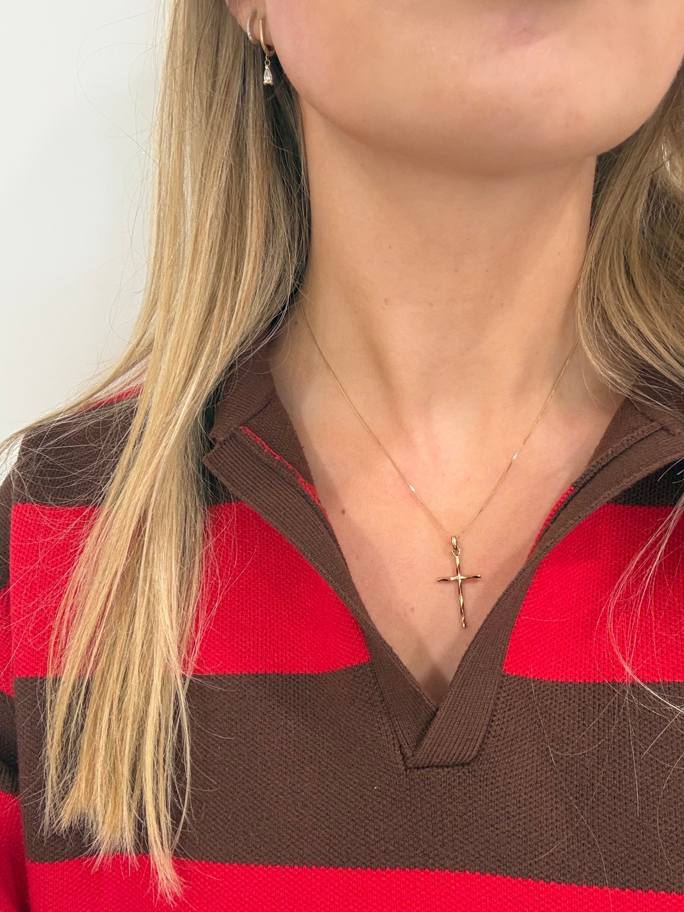 9ct Cross Nollaig Necklace