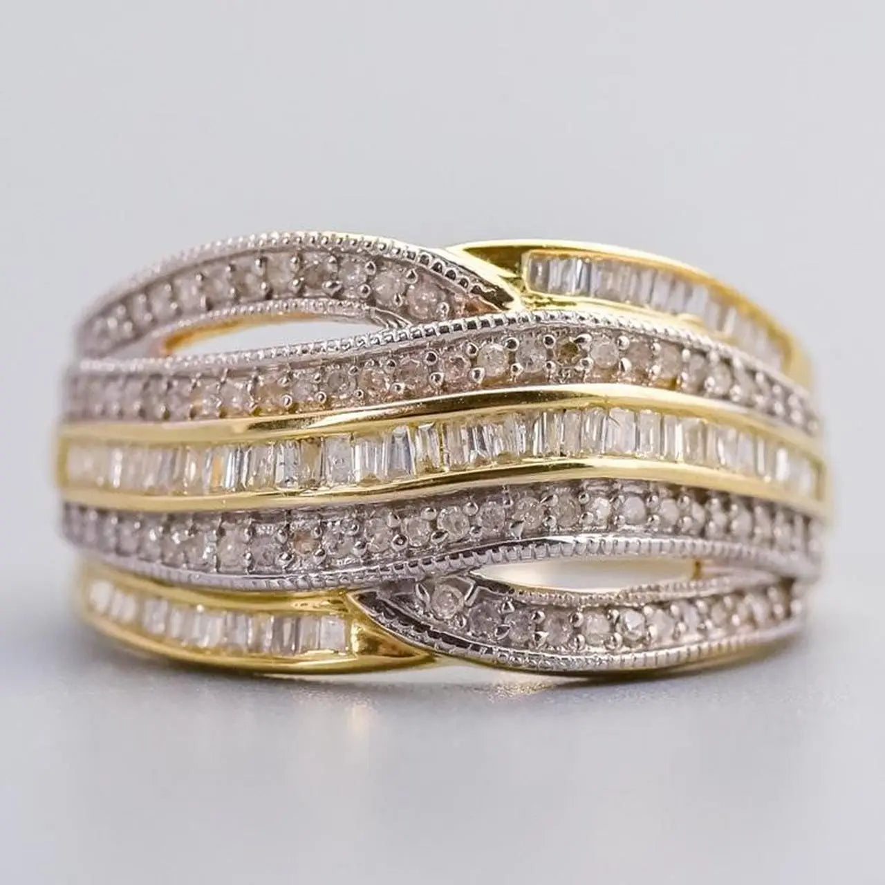 9ct Gold Interwoven Diamond Ring