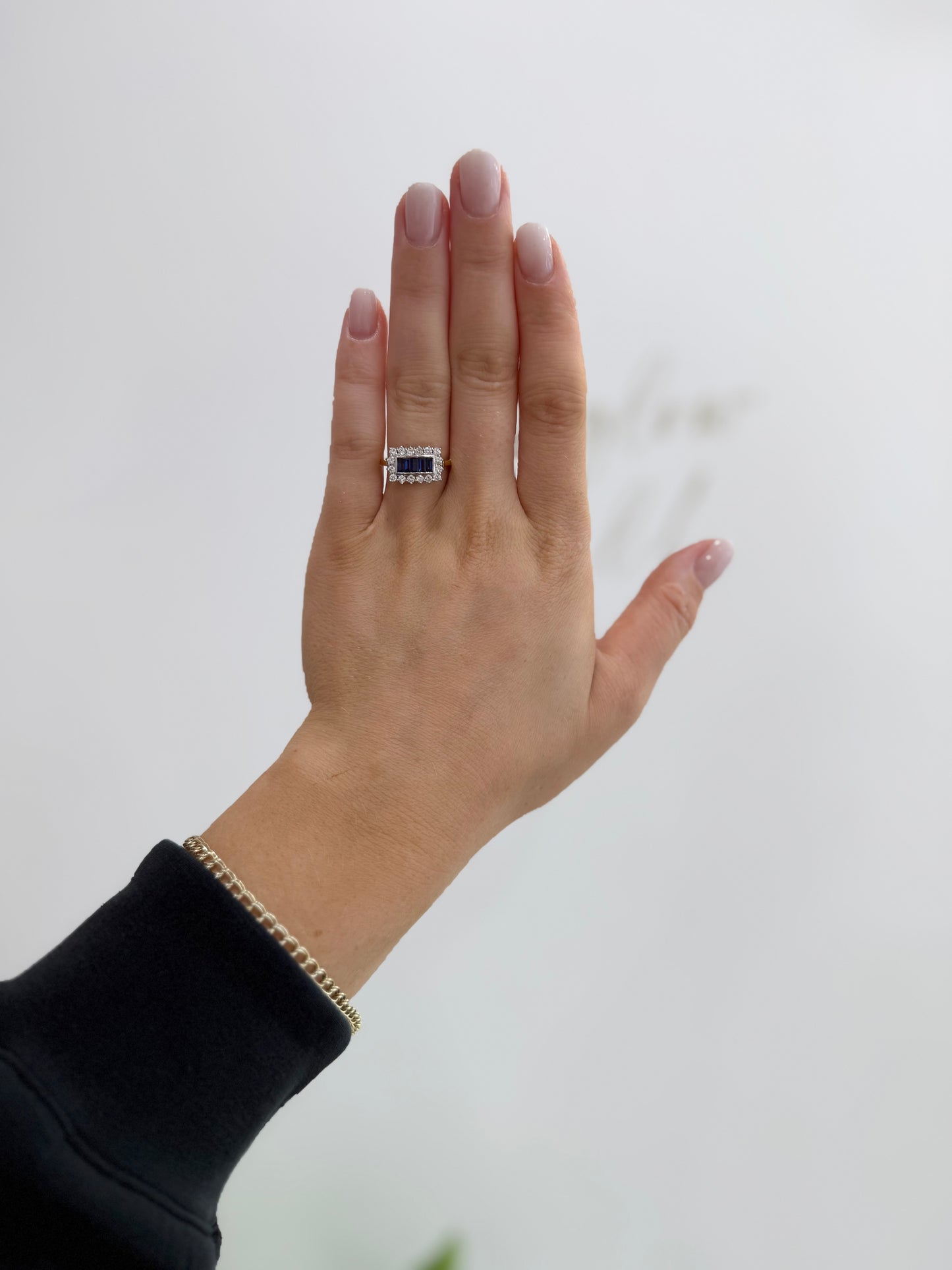 18ct Sapphire & Diamond Ring