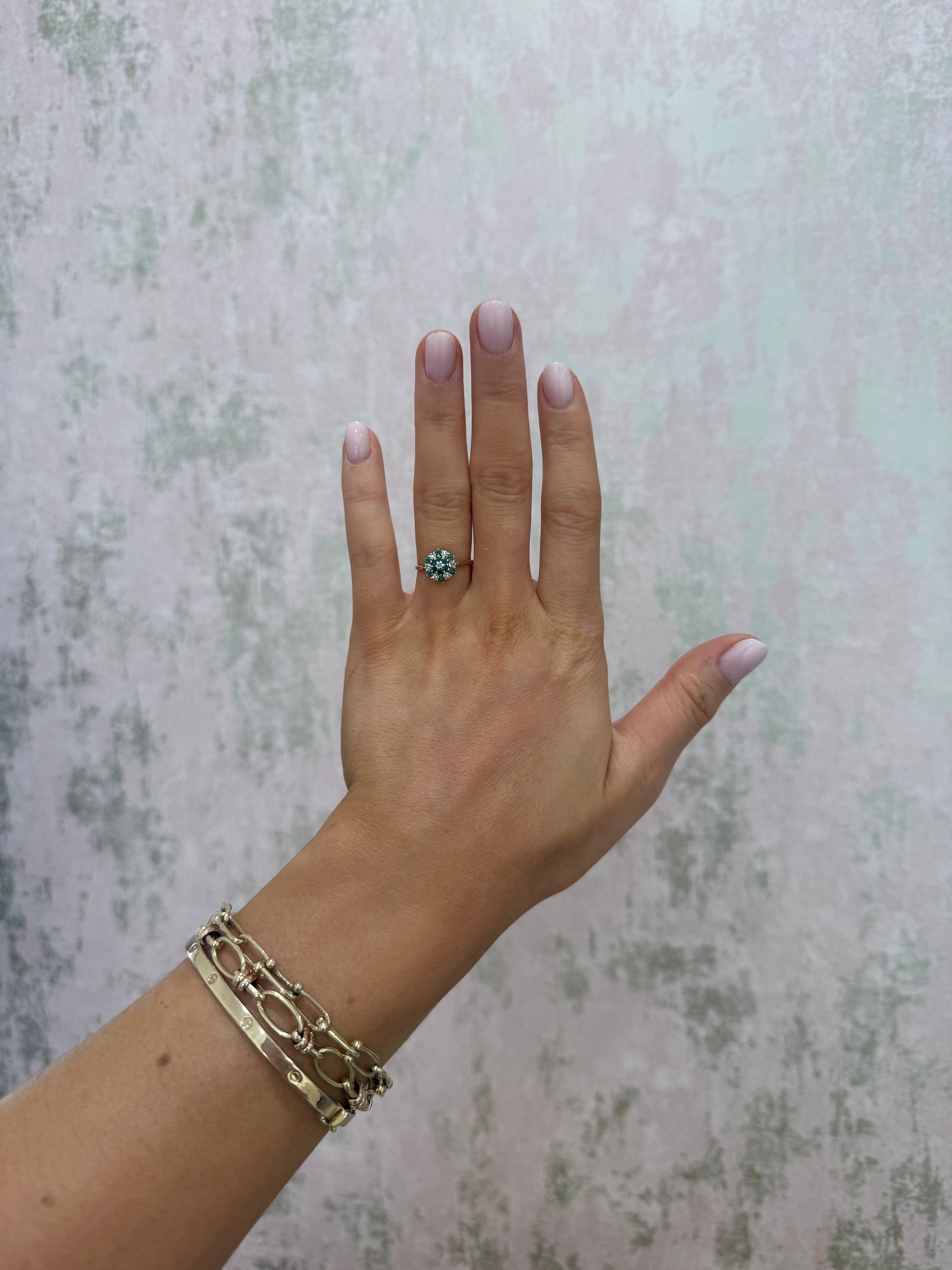 9ct Gold Emerald & Diamond Cluster Ring
