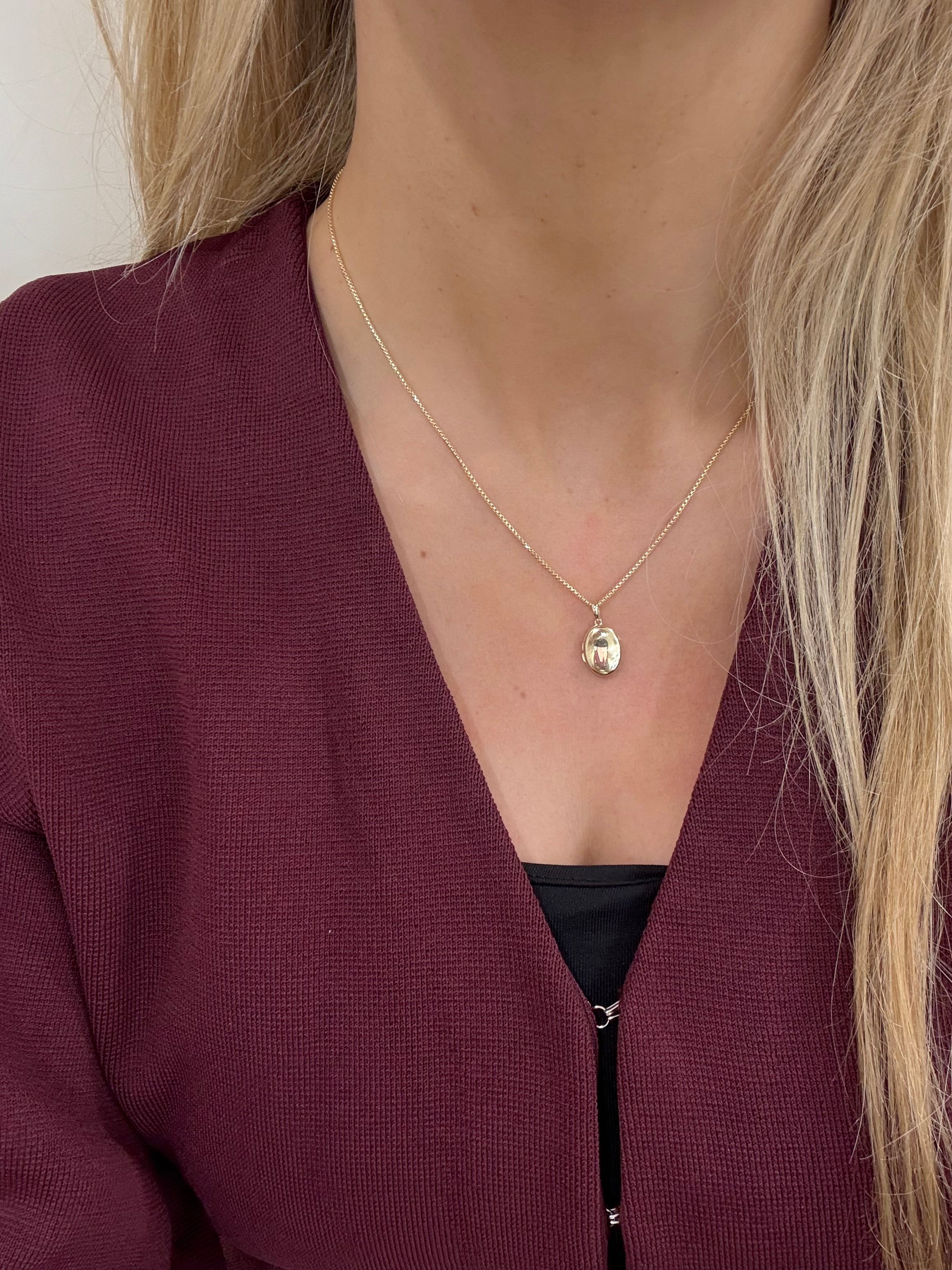 Coleen 9ct Locket