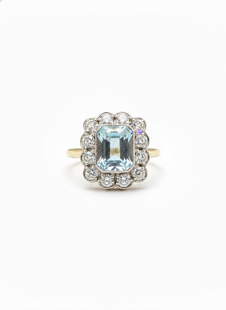 18ct Diamond & Aquamarine Ring