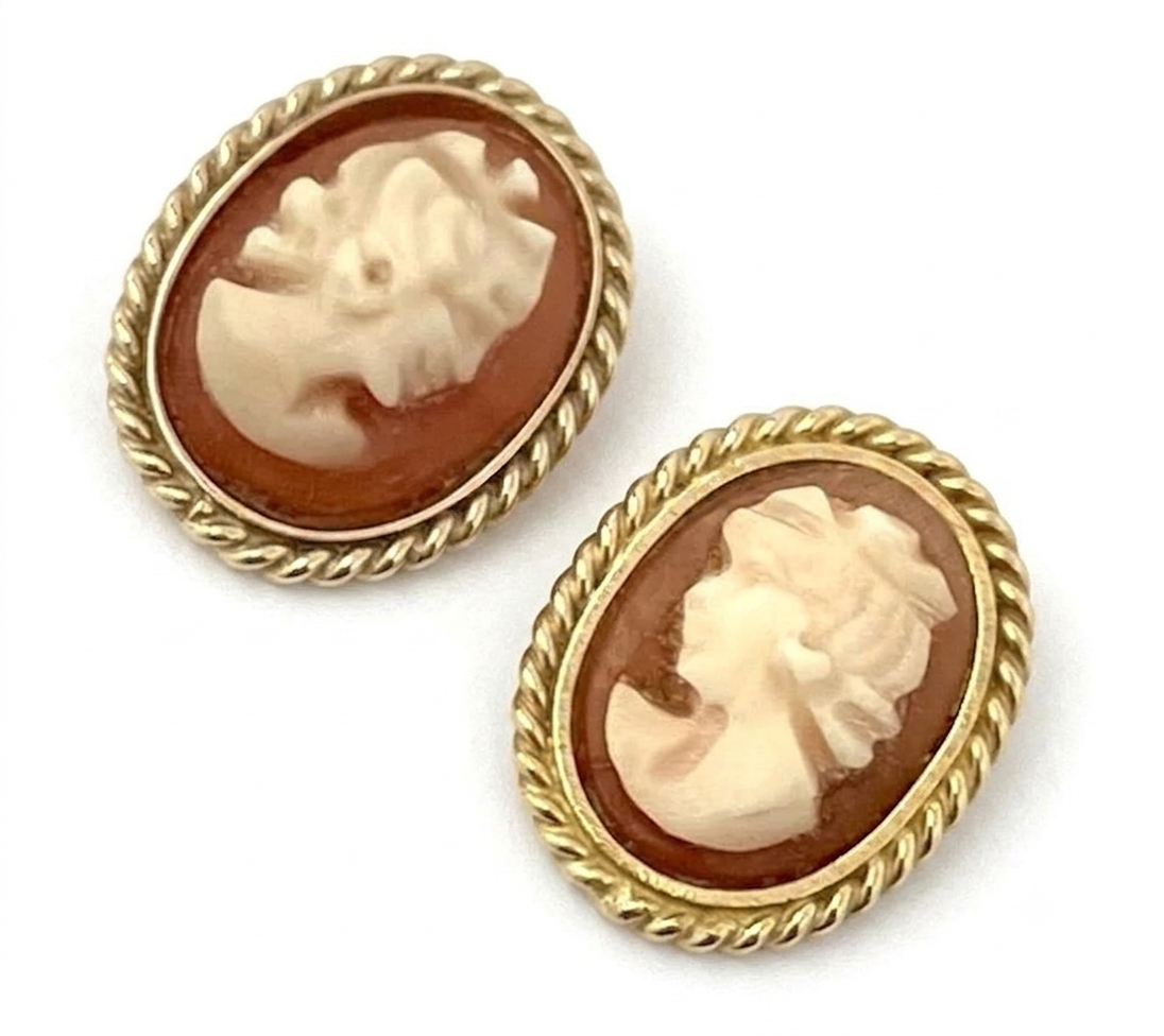 9ct Gold Carved Shell Cameo Stud