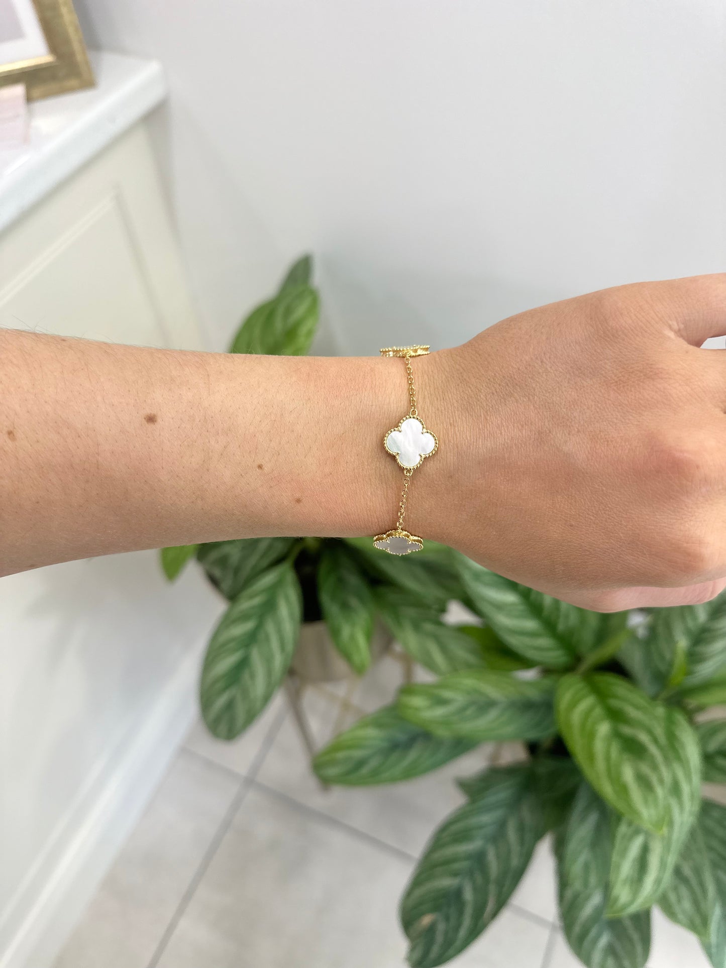 Casey Five Clover White Bracelet