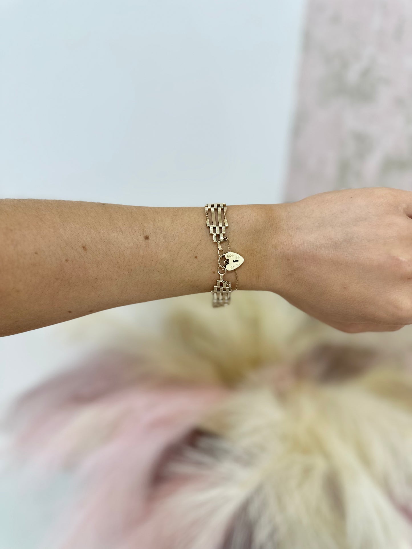 9ct Gold Antique Gate Bracelet