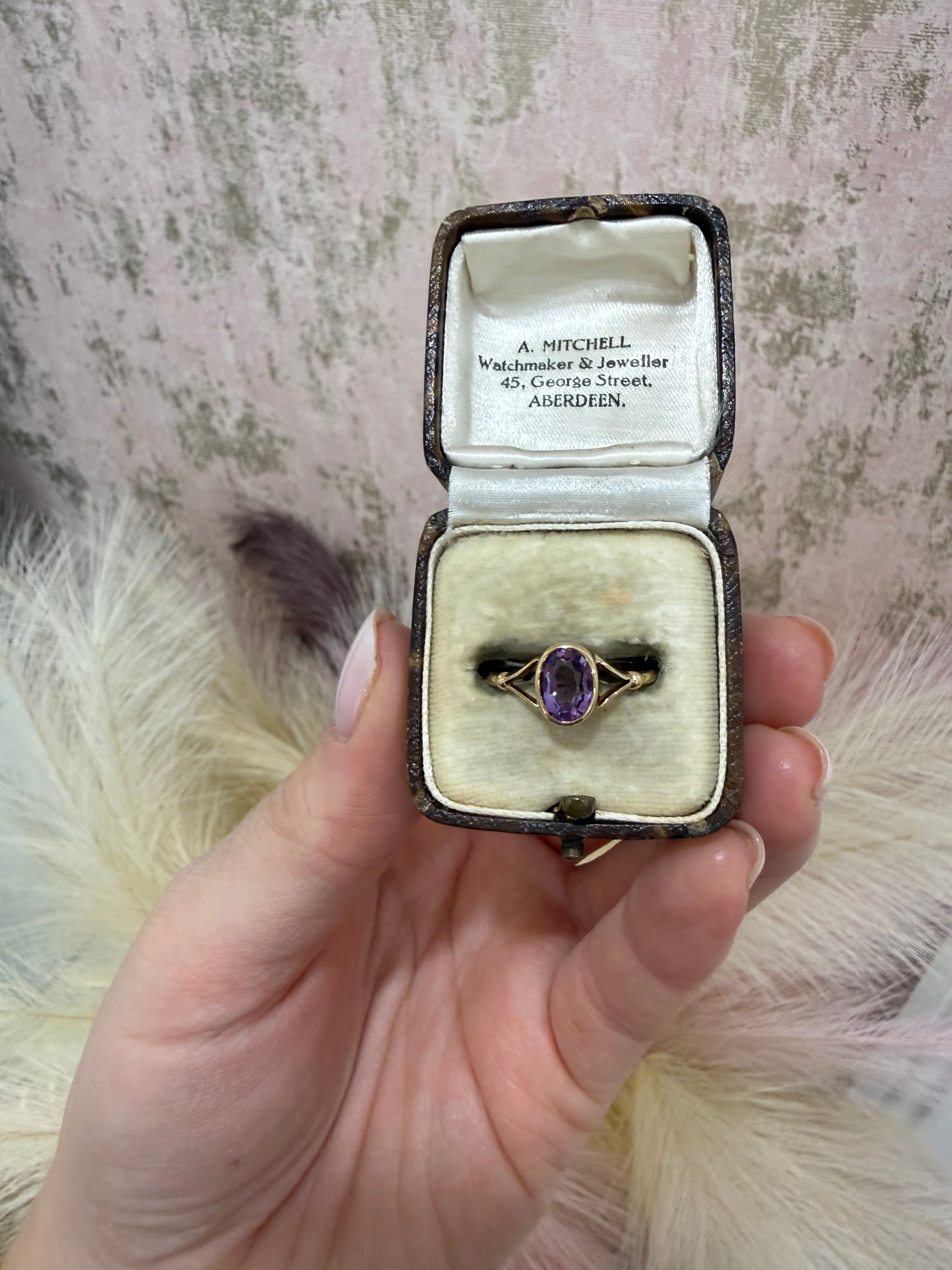 Vintage 9ct Gold and Amethyst Solitaire Ring