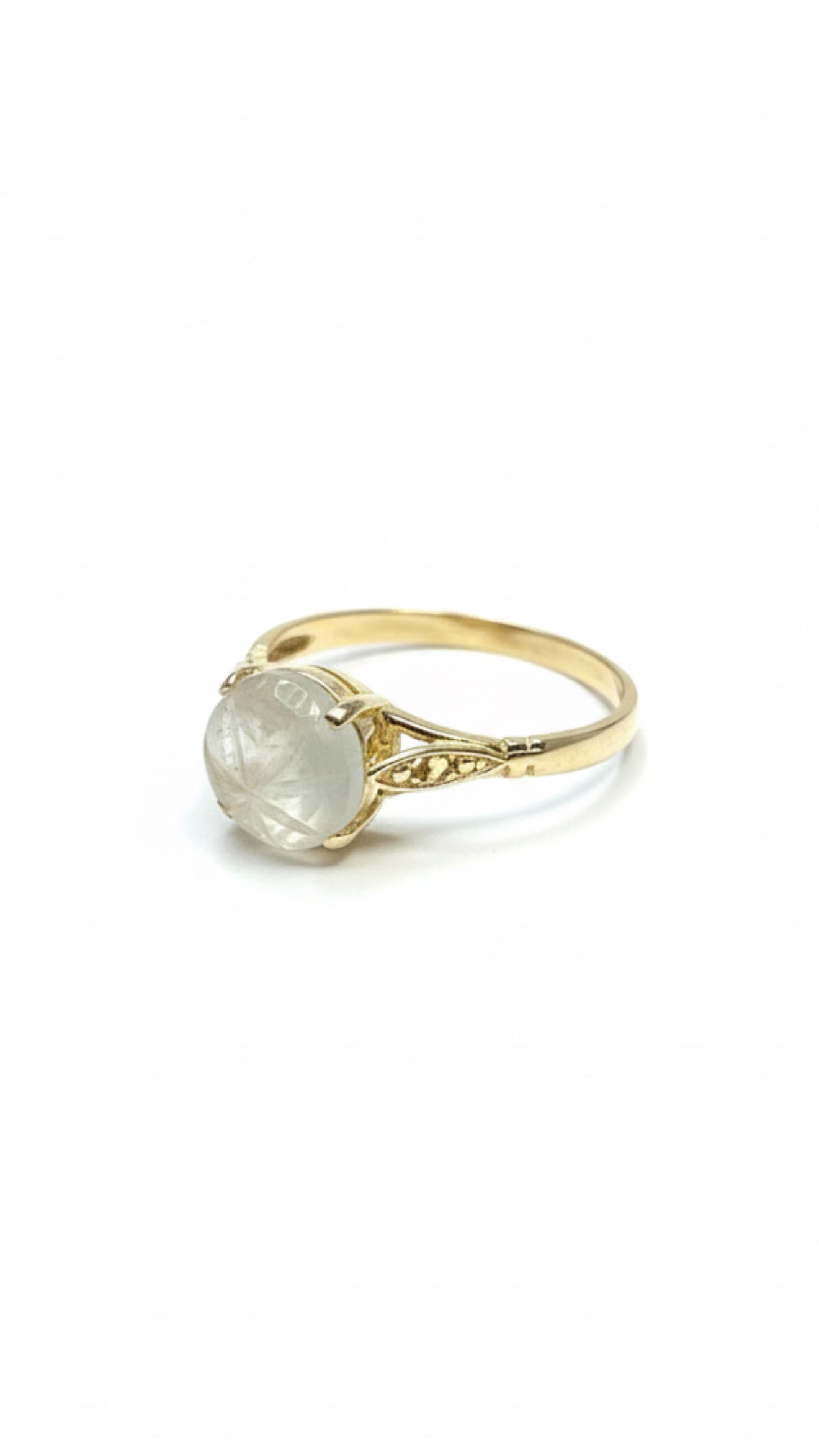 9ct Gold Carved Moonstone Ring
