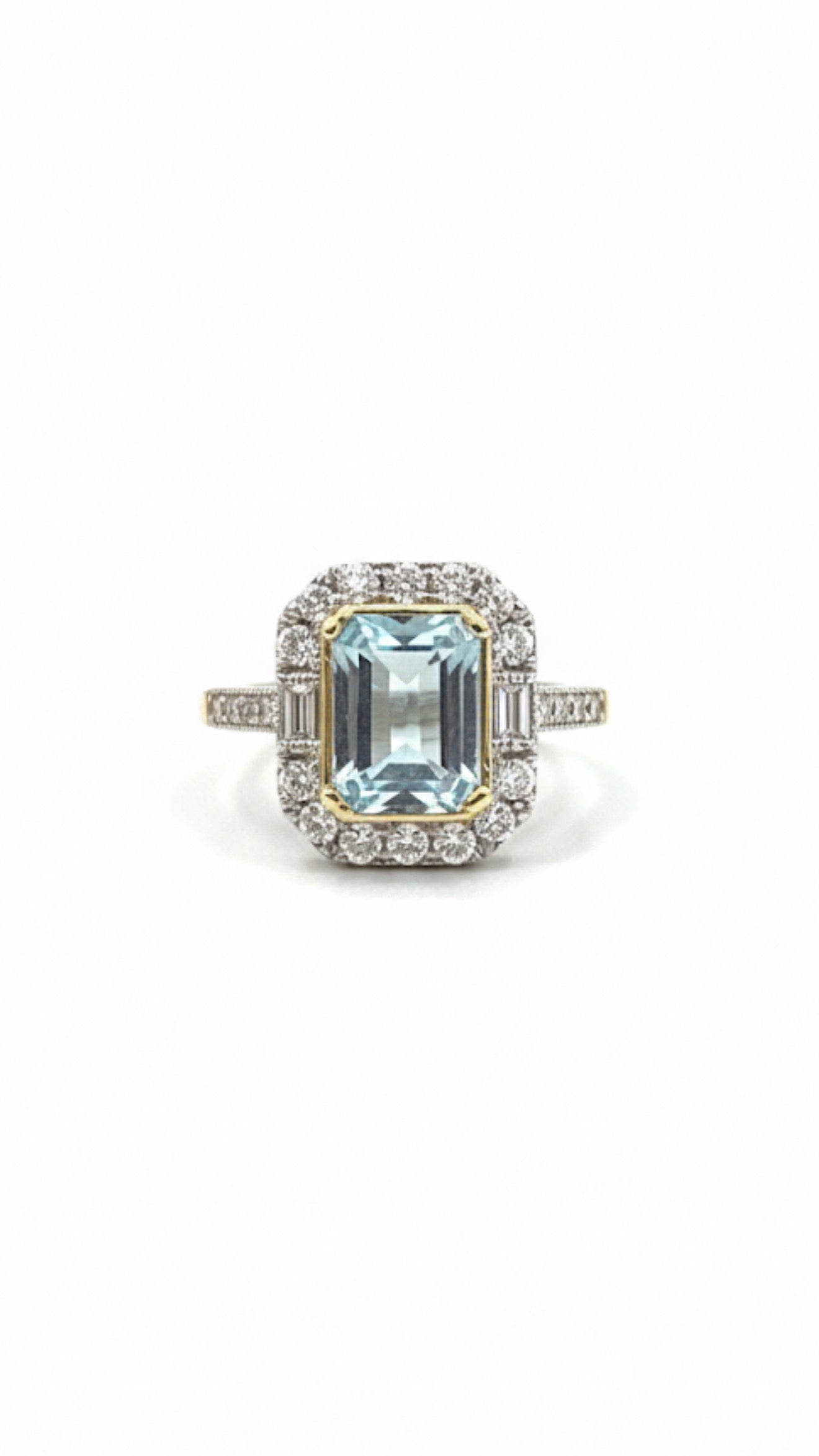 18ct Aquamarine & Diamond Ring