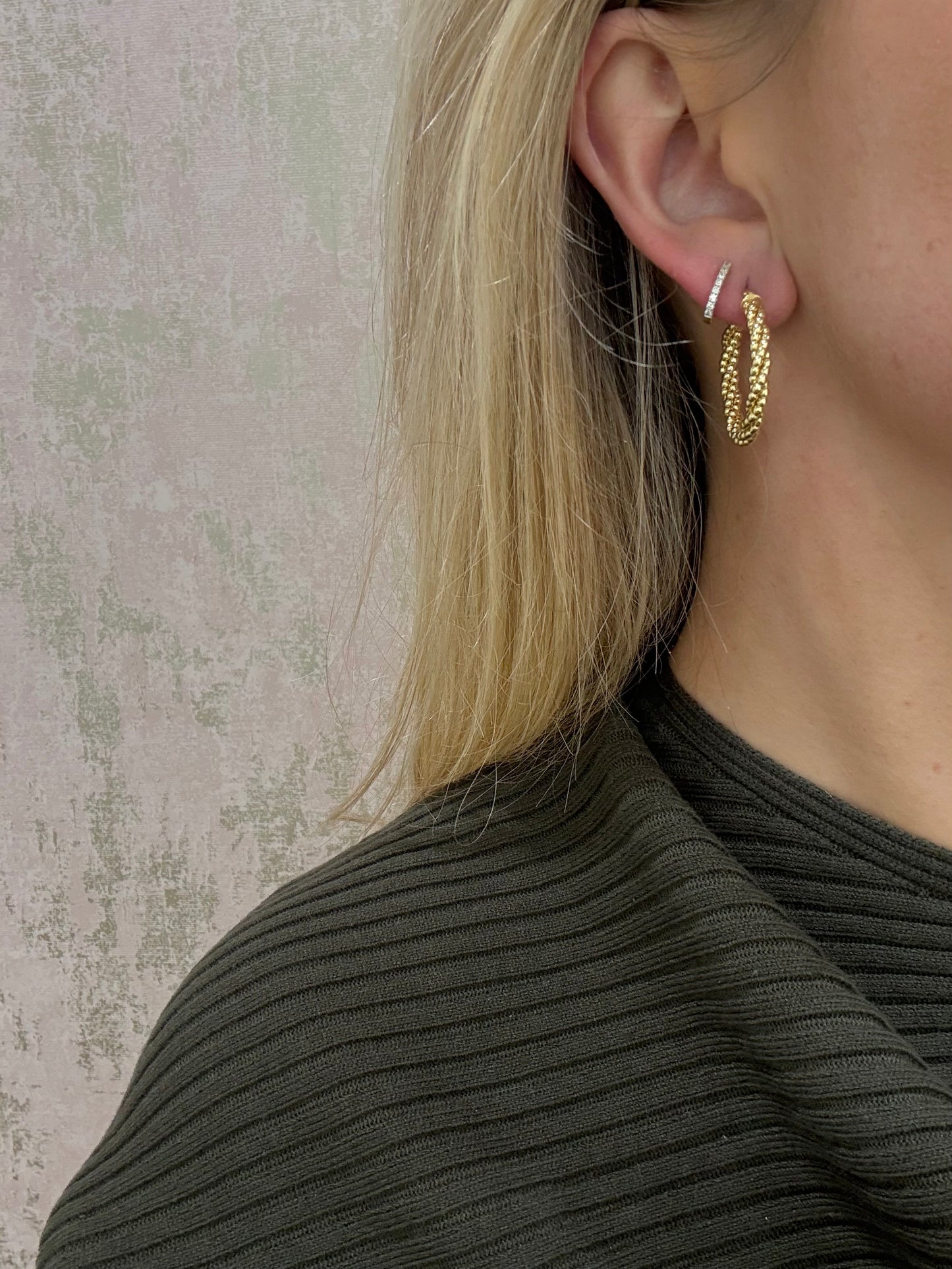 Large Twist Hoop