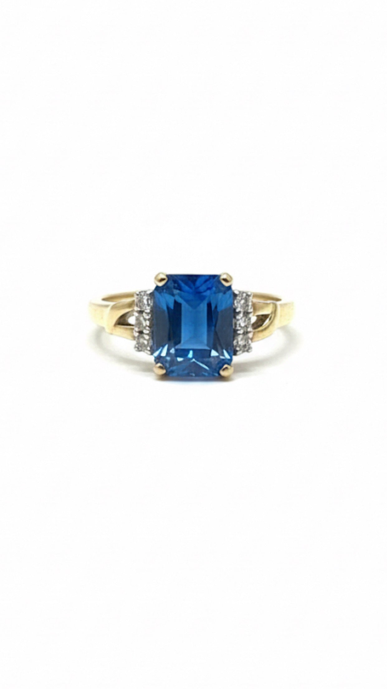 14ct Gold Blue Topaz & Diamond Ring