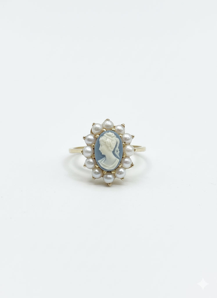 9ct Wedgwood Cameo & Pearl Ring