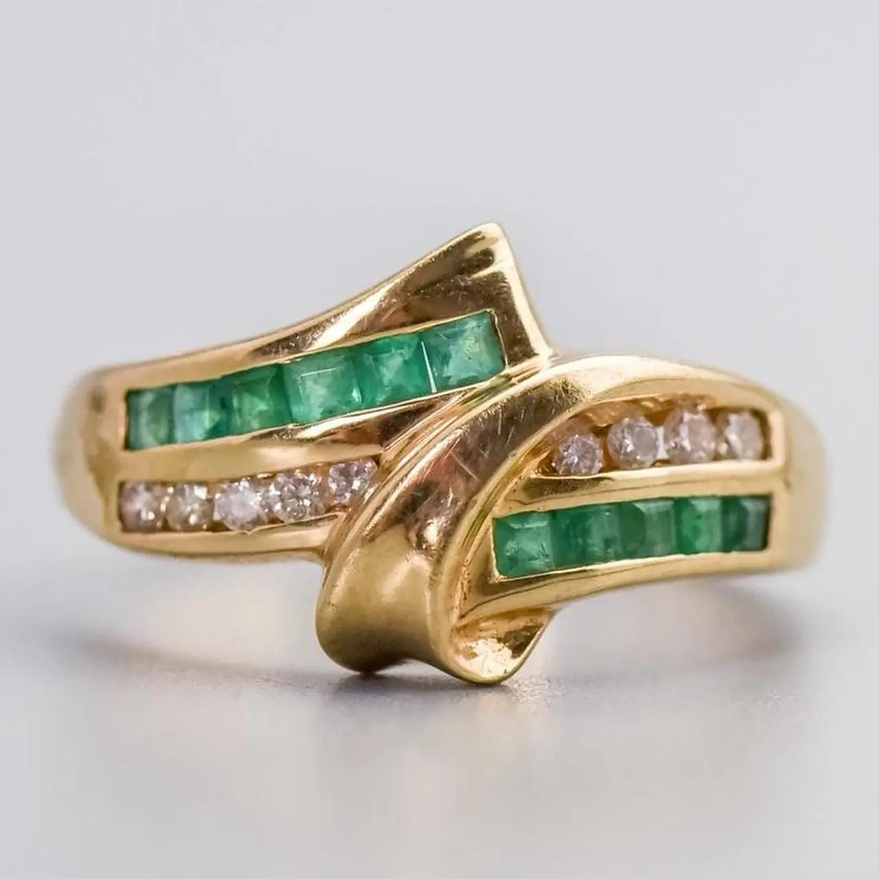 9ct Gold Emerald & Diamond Ribbon Ring