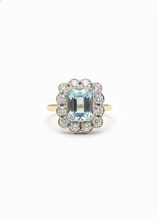 18ct Diamond & Aquamarine Ring